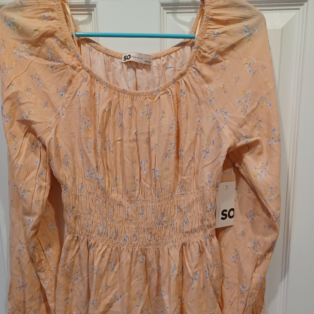 Junior SO top Size M NEW with tags
